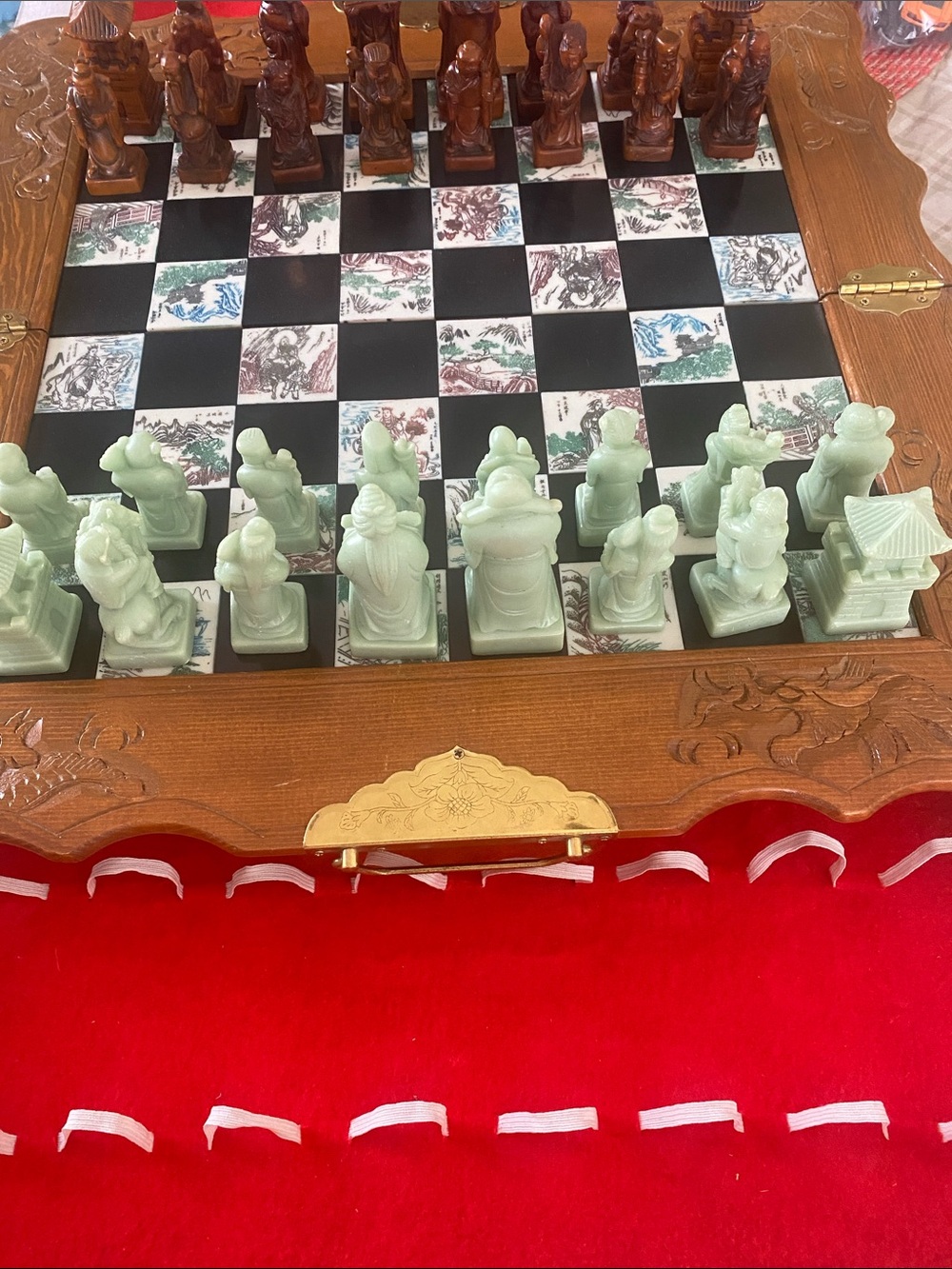 Handcrafted Green & Brown Decorative Chess Set in Folding Wooden Case. - Picture 4 of 5